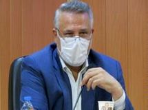 رزم حسینی که ۲ دهه در کانادا زندگی کرده نمی‌تواند دم از مردمداری و نظام بزند