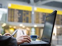 درآمد مالیاتی دولت از بورس به ۱۳هزار میلیارد تومان رسید/ رشد ۱۲۰۰ درصدی نسبت به ۶ماهه ۹۸