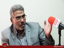 رسمیت‌ دادن به بازار آزاد ارز در جنگ اقتصادی اشتباه راهبردی است/ بانک مرکزی سیاست ارز ۴۲۰۰ تومانی را اجرا نکرد