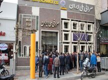 نرخ ارز آزاد در ۲۷ مهر؛ دلار به کانال ۳۲ هزار تومانی نزدیک شد