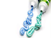 قیمت ۵۰۰ هزار تومان برای خمیردندان واقعیت ندارد/ حداکثر قیمت خمیردندان خارجی ۲۷۰ هزار تومان است