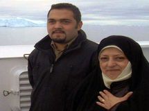 پسرم در آمریکا درس می‌خواند و به ایران برمی‌گردد