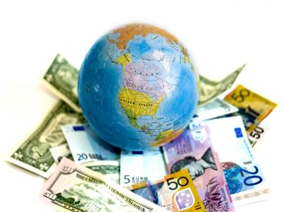 خروج سرمایه از کشور همچنان پرقدرت است / ۶۳ میلیارد دلار از سال ۹۵ تا بهار ۹۹