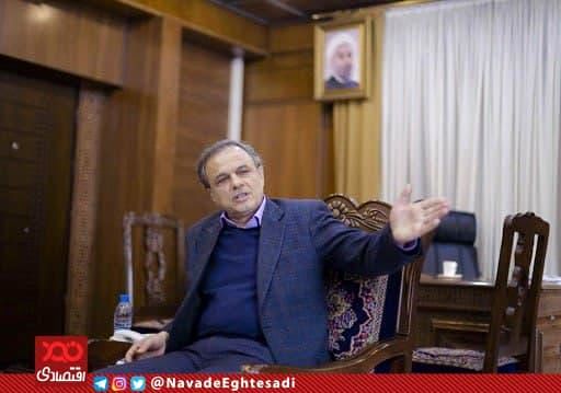 دو نرخی بودن دلار ریشه بسیاری از فسادهاست/ در توزیع نهادههای دام و طیور فساد وجود دارد