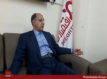 رئیس فعلی صندوق بازنشستگی صنعت نفت با چه مجوزی در صندوق امر و نهی می‌کند؟