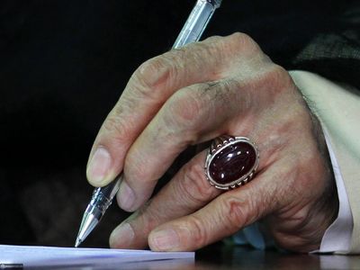 رهبر انقلاب برای برداشت از صندوق توسعه ملی در لایحه بودجه ۱۴۰۰ شرط گذاشت