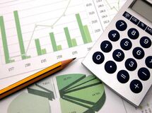 استفاده از راهکارهای خطرناک برای جبران کسری بودجه چطور بر روی افزایش تورم و کوچک شدن سفره مردم اثر می‌گذارد؟