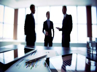 آقای رئیس به باجناق ۶۰ ساله‌اش پست داد!