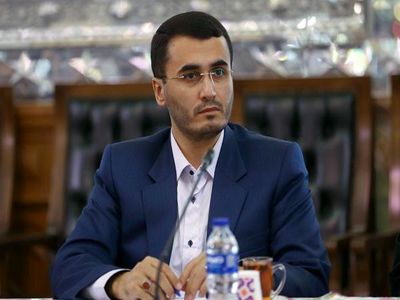 آقای همتی جای بیان نظرات تخصصی درباره بودجه در کمیسیون تلفیق است نه رسانه‌ها