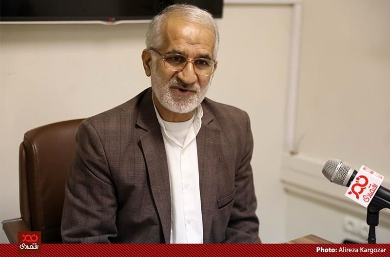 آقای نیلی، یادتان باشد، برادر شما سالها جز تصمیم سازان همین ساختار اقتصادی بوده است!