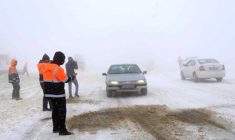 جاده‌های ۴ استان برفی و بارانی است