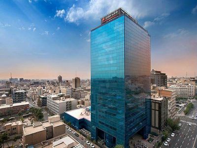 هزینه ۵۱۵ میلیارد تومانی بانک ملت برای ۳/۵ سال/ رقمی به اندازه وام ازدواج حدود ۱۰ هزار جوان ایرانی 