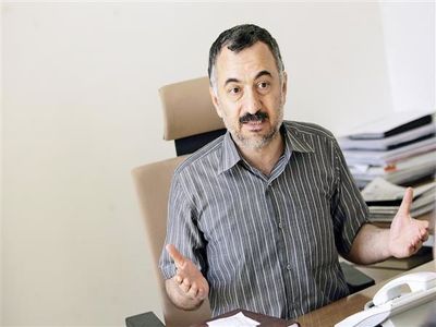 اعتراض طرفدار سینه چاک دولت یازدهم به "واریز یارانه نقدی در شب انتخابات"