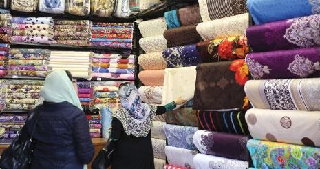 ورشکستگی پارچه‌فروشان در اثر رکود و افزایش واردات/ افزایش 50 درصدی چک‌های برگشتی در صنف پارچه فروشان/ دولت تعرفه واردات پوشاک را از 200 به 55 درصد کاهش داد