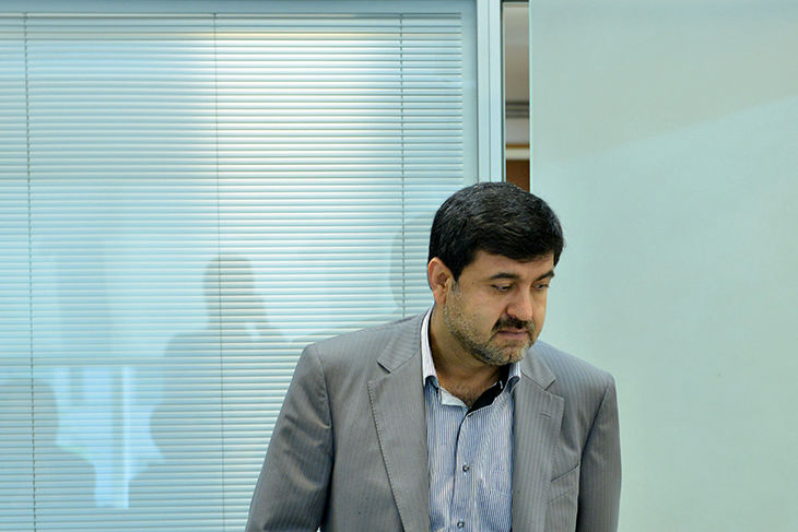 دفاع ناشیانه مدیرعامل بانک پارسیان از سیف: موسسات غیرمجاز در دولت‌های قبل تاسیس شدند!