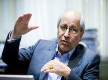 نیلی: هفت سال دیگر از رکود خارج می‌شویم!/ دولت قبل ما را در رکودی فرو برده که برای خروج از آن 10 سال زمان لازم است/ تازه سه سال آن گذشته است