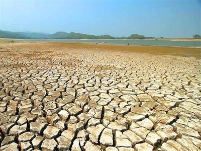 وضعیت آب های تجدید پذیر کشور به خط قرمز رسیده است