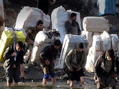 دستور انسداد معابر "غیرمجاز" کوله‌بران در ۴ استان مرزی صادر شد