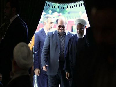 شریعتمداری توانایی اداره وزارت صنعت، معدن و تجارت را ندارد/ گزینه روحانی هیچ سابقه‌ای در صنعت ندارد