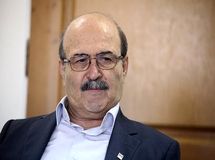 کاهش درآمدهای مالیاتی نشان دهنده تعمیق رکود است/ به هماهنگی تیم اقتصادی دولت دوازدهم خوشبین نیستم!