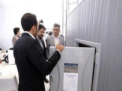 هدایت حامد مظاهریان به داخل برج خنک کننده در کمال خونسردی!