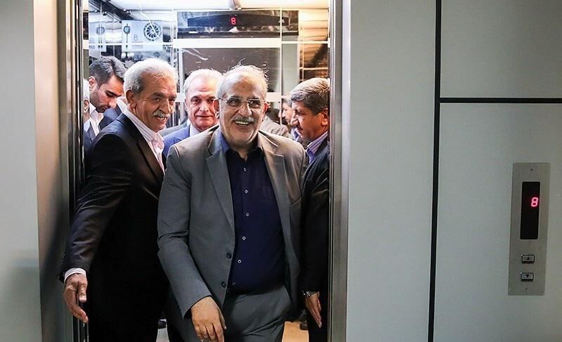 آقای کرباسیان شما خودتان حاضرید در بورس سرمایه‌گذاری کنید!/ آیا از زیان سهامداران بانکها در بازار سرمایه خبر دارید؟