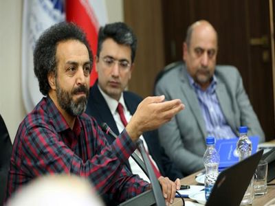 فرصت اختصاصی رسانه ملی به اقتصاددانی که دستاوردهای انقلاب اسلامی را زیرسوال می‌برد/ آیا رئیس صدا و سیما، بر مراکز استانی نظارت می‌کند؟