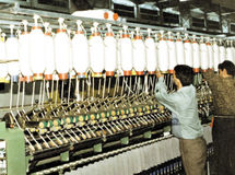 زیانِ کارخانه 67 ساله مخمل و ابریشم کاشان از نصف سرمایهاش بالا زد/ مسئولان دولتی تشدید رکود اقتصادی را نمی‌بینند!