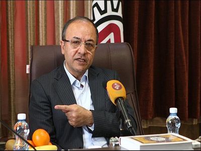 کنایه‌های رئیس اتاق اصناف به جهانگیری: حداقل نشست فصلی برای شنیدن صدای بخش خصوصی برگزار کنید/ آقای جهانگیری حمایت شما از وزیر صنعت باید عملی باشد