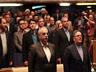 دلار در 12 روز اخیر 50 تومان، سکه 54 هزار تومان، نیم سکه 35 هزار تومان . ربع سکه 21 هزار تومان گران شدند/ سکوت منفعلانه سیف در برابر گرانی سکه و دلار!