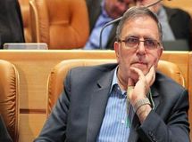 گرانی دلار جای نگرانی ندارد/ دلار گزینه خوبی برای سرمایه گذاری نیست/ دولت تمایلی به گرانی دلار ندارد/ رئیس شعبه چند بانک که نرخ سود را رعایت نکردند عزل کردیم