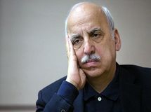 نقدی بر رفتارِ اقتصاددانان سیاست زده!