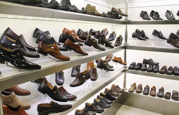 فروش کفش در سال جاری 50 درصد کاهش یافت/ واردات و قاچاق صنعت تولید کفش را در آستانه ورشکستگی قرار داد