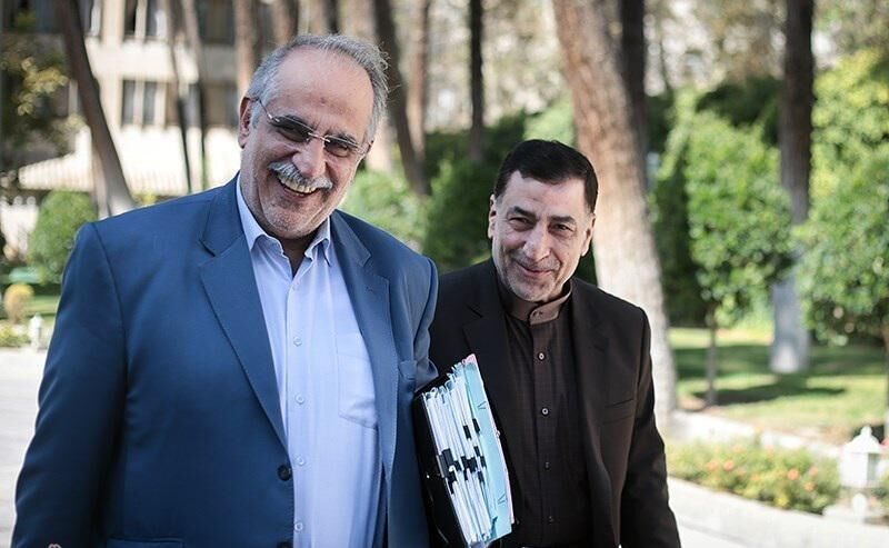 کرباسیان یک مدیر زن که هنوز از پایان نامه‌اش دفاع نکرده را به عنوان رئیس پژوهشکده وزارت اقتصاد انتخاب کرد!