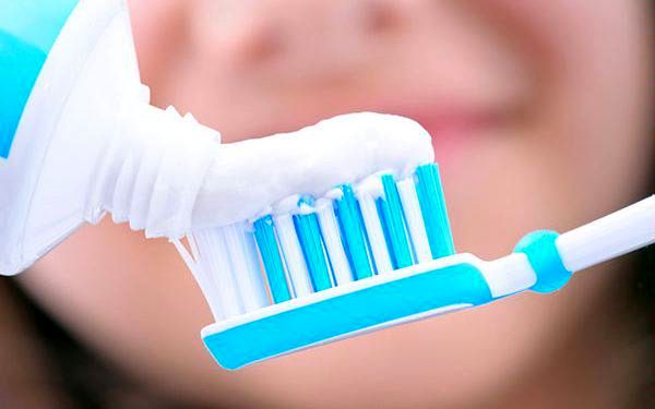 قرار بود مجوز واردات شامپو ندهند، اما میدهند!/ تعطیلی تعداد زیادی کارخانه تولید صنایع شوینده!/ نیمی از بازارِ خمیردندان ایران، خارجی‌ است