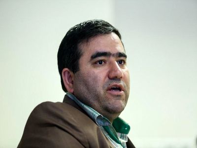 الزام دستگاه‌های دولتی برای خرید کتاب‌های معاون مناطق آزاد/ اصرار معاون بانک برای استخدام در دانشگاه تهران/ بودجه 180 میلیونی برای قرار دادن عکس‌های جذاب در اینستاگرام