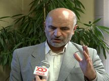 فرشاد مومنی: نمی‌شود حسن روحانی در لفظ بگوید می‌خواهیم خصوصی‌سازی کنیم، ولی هزینه‌های تولید را بالا ببرد/ ایجاد شغل با گران کردن بنزین توهم است