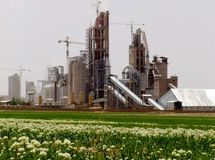 سهامداران سیمان کردستان دست خالی به خانه رفتند/ برند معروف سیمانی زیان شدید داد