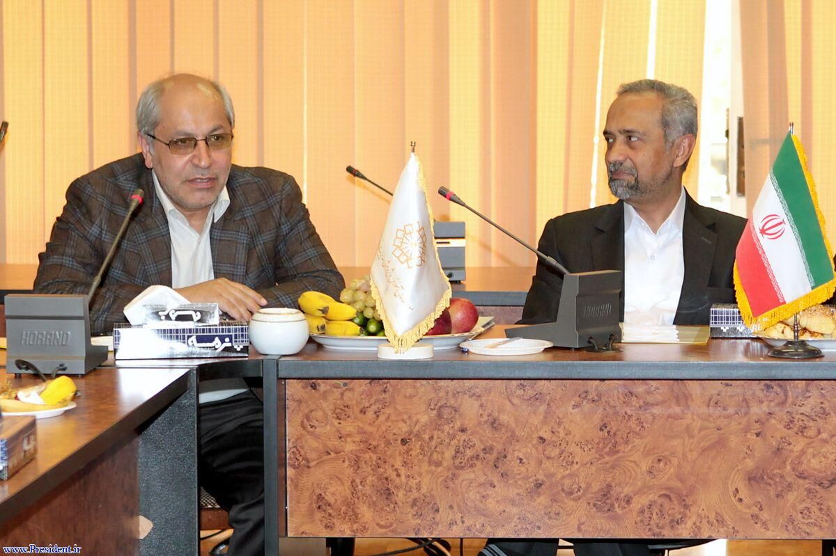 سکوت رضایت‌بخش حلقه نیاوران در برابر دلار 4600 تومانی