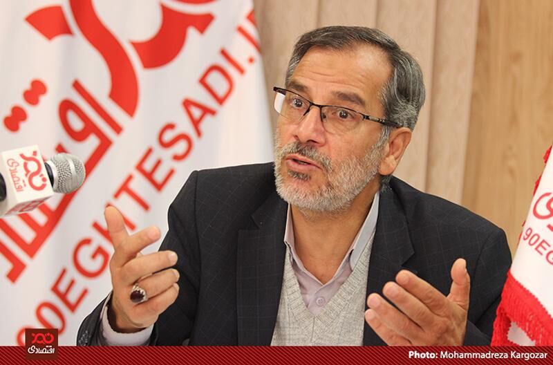 بانکها سفته بازی می‌کنند تا هزینه‌های خودشان را پوشش دهند/ بخشی از ارز کشور صرف قاچاق میشود/ تورم و رکود در پیش است