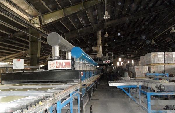 شرایط کسب و کار در کشور نامطلوب است/ گرانی دلار دلیل مهم زمینگیرشدن صنعت کاشی و سرامیک