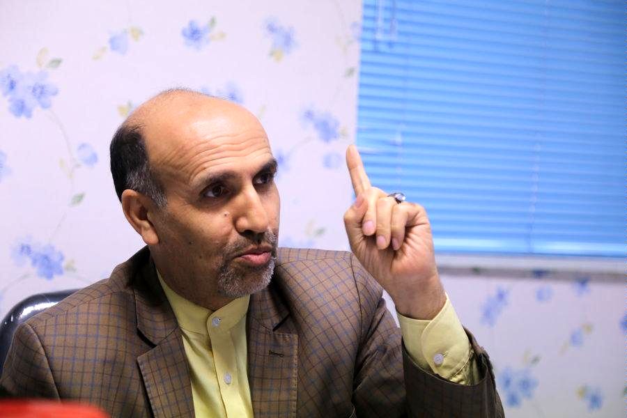 تصمیم دولت برای 4200 تومان شدن دلار شاید در کوتاه مدت خوب باشد، اما در درازمدت موثر نیست