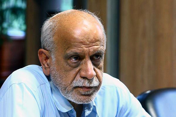 موفقیت دلار 4200 تومانی به خروج آمریکا از برجام بستگی دارد/ ترامپ میخواهد اقتصاد ما را بلاتکلیف نگه دارد/ ادامه فضای انتظار ضربه بیشتری به اقتصاد ایران میزند