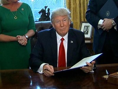 بزرگترین خدمت ترامپ به اقتصاد ایران، خروجش از برجام بود