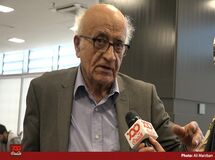 چرا کسی از تیم اقتصادی روحانی برکنار نمی‌شود؟!/مدیران اقتصادی کشور خیلی پرتند/ نمایندگان باید هم وزیر اقتصاد و هم رئیس کل بانک مرکزی را تغییر دهند/ اگر هزار میلیارد دلار هم سکه به بازار بریزید، التهاب بازار نمی‌خوابد