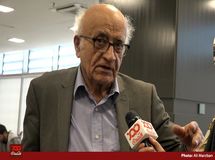 چرا کسی از تیم اقتصادی روحانی برکنار نمی‌شود؟!/مدیران اقتصادی کشور خیلی پرتند/ نمایندگان باید هم وزیر اقتصاد و هم رئیس کل بانک مرکزی را تغییر دهند/ اگر هزار میلیارد دلار هم سکه به بازار بریزید، التهاب بازار نمی‌خوابد