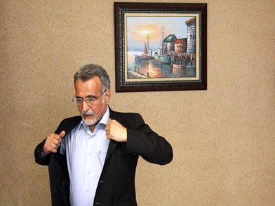 دلار 4200 تومان موجبات جشن و پایکوبی رانت‌خوران را فراهم کرد/ دولت با سیاستهای ارزی خود گوشت را خیلی راحت به دست گربه داد
