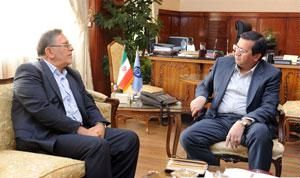 رئیس جدید بانک مرکزی نباید گوش به فرمان پاستور باشد!/ ماندن فرشاد حیدری، احمد عراقچی و پیمان قربانی در بانک مرکزی آمدن همتی را بی‌فایده می‌کند