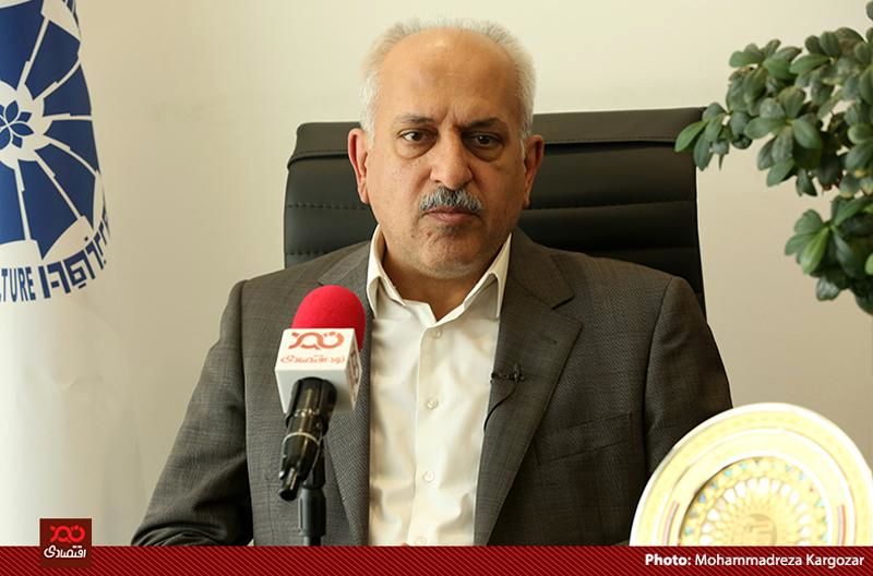 هر ماه یک کشتی باری از بندر عباس به بندر لاذقیه سوریه برای صادرات کالا می‌رود