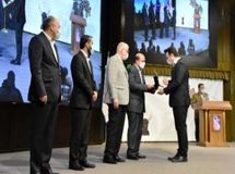 اعطای تندیس زرین جایزه مدیریت مالی به بانک تجارت